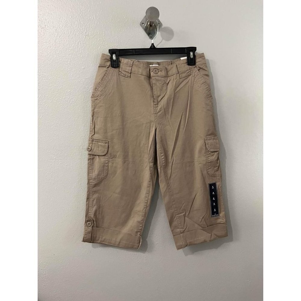 ST. John’s Bay capri khaki pants size 8 new with tags